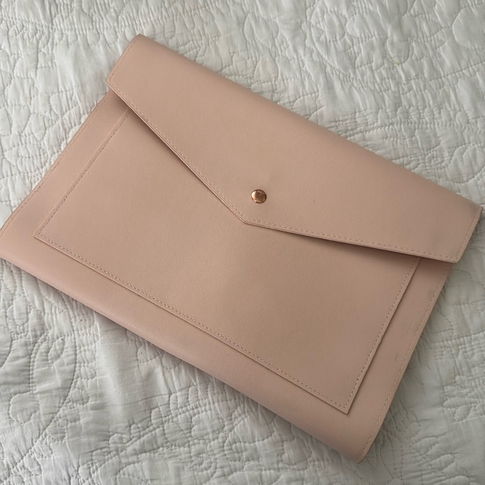 GLASS LADDER Co. Megan Vegan Portfolio Clutch in Blush Pink